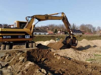 MB S14 Caterpillar Czech Republic piping soil.640x640