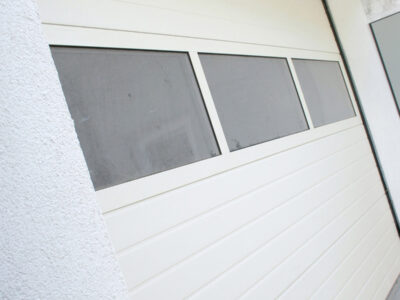 Portone-sezionale-da-garage-ARES-Stucco-bianco-C21-Visa-min