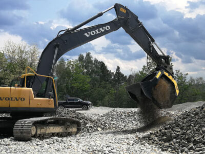 MB-S18_Volvo-EC240_Czech-Republic_quarry_granite.640x640