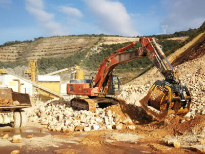 MB-S23-Hitachi-Zaxis-460-LCH-Italy-quarry-rock-soil-clay-3-.640x640