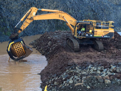 MB-S23-Hyundai-Australia-river-rocks-cleaning-1-.640x640