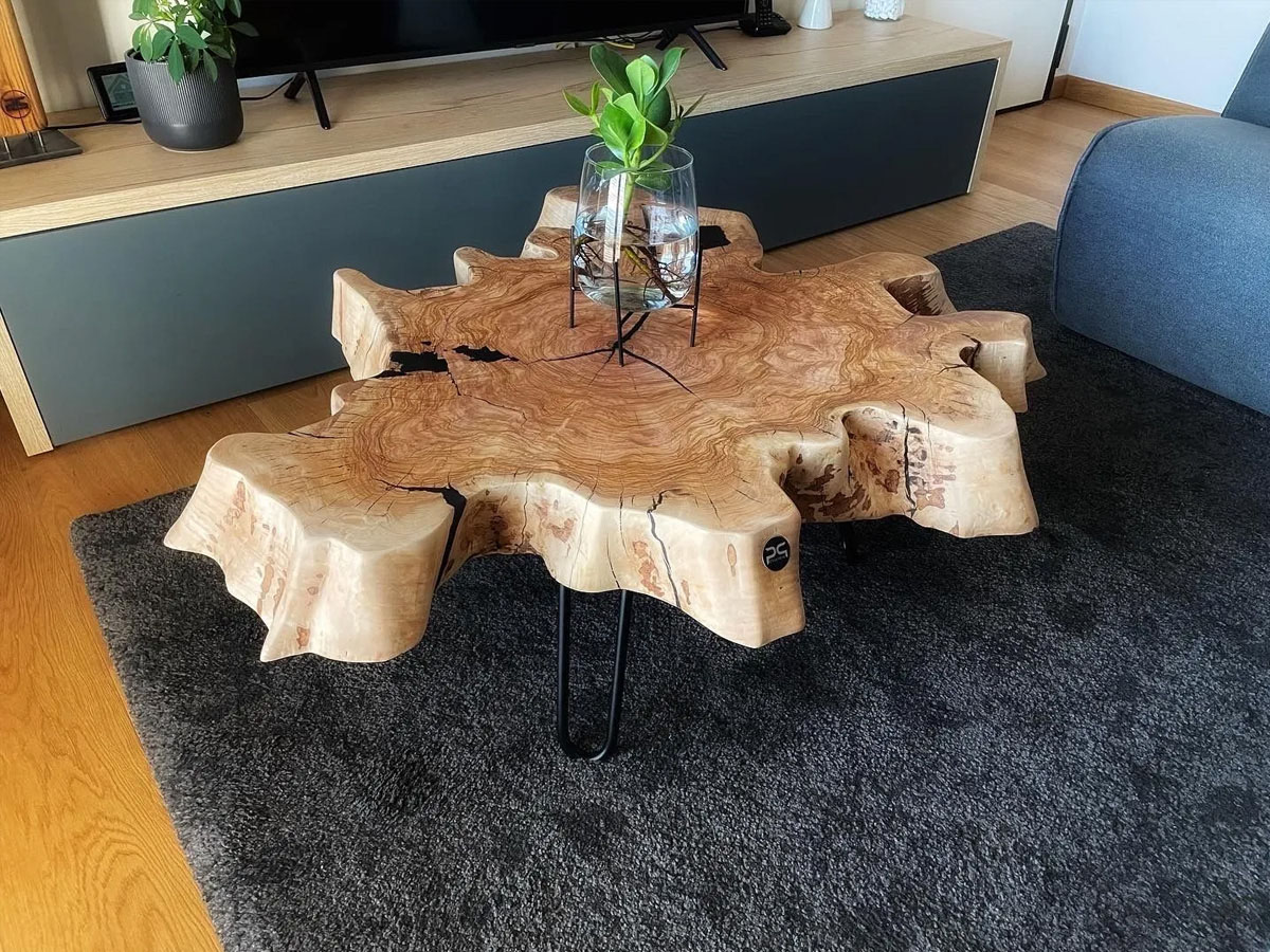 Tavolino salotto legno massello di Gelso fatto a mano.