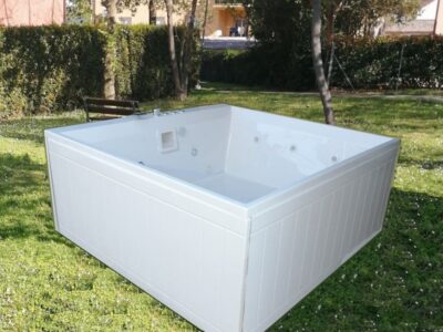 data_prod_img_riviera_200_x_190_mini_piscina_idromassaggio_14_jpg_rw_800