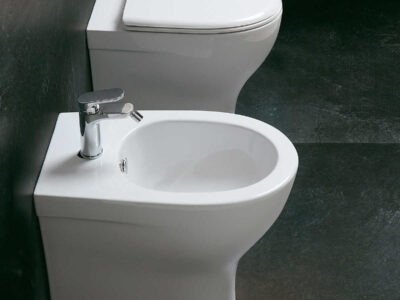 bidet-a-terra-filomuro-salvaspazio-bianco-pratica-azzurra-ceramica_33742_zoom