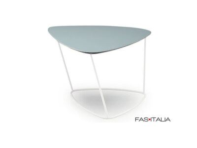 Tavolino triangolare basso con base in acciaio – FAS Italia