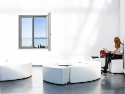 Urban-la-finestra-minimal-legno-alluminio